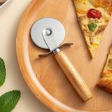 Esmo Home Deconox Paslanmaz Çelik Ahşap Saplı Pizza Dilimleyici, Yuvarlak Pizza Kesici Bıçak, Hamur ve Waffle Kesici, Ergonomik Tasarım - 1BW-Beyaz