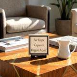 Estetik Çizgili "Bir Kapı Kapanır Diğeri Açılır" Şık Aksesuar 10x10 cm | Modern yaşam alanlarına zarafet katan tasarım, ince düşünülmüş seçkin ve sakinleştirici bir detay sunar