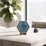 Estetik Elhamdülillah motifli masaüstü süsü, yaşam alanlarına derinlik katan modern bir dekorasyon parçası 10x10 cm