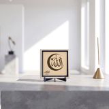 Estetik Hilal Kompozisyonlu Lafz-ı Celâl Yazılı Şık Dekoratif Obje 10x10 cm | Modern yaşam alanlarına zarafet katan tasarım, ince düşünülmüş seçkin ve sakinleştirici bir detay sunar