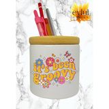 Eylül Design It's Been Groovy Yazılı Baskılı Motivasyon Temalı Seramik Ahşap Detaylı Masaüstü Kalemlik