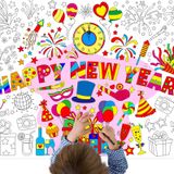 FANCY LAND Happy New Year Çocuklar için Dev Boyama Posteri Büyük Resim Masa Örtüsü Yılbaşı Partisi Malzemeleri Sınıf Ev Aktiviteleri için 31,4 x 43,3 İnç
