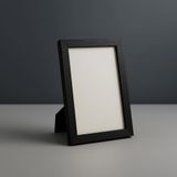 Fark Tanıtım Premium Masif Çam Çerçeve - 3mm MDF Arkalık - 500 Mikron Kırılmaz Şeffaf PVC Ön Koruma - Şık ve Dayanıklı Duvar Ahşap Çerçevesi (Siyah, Masaüstü 13cm x 18cm)