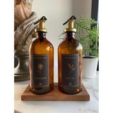 Favori Mutfak 2'li Ahşap Standlı Amber Zeytinyağı Sıvıyağ Şişesi Yağdanlık Gold Kapaklı 500 ml