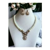 FAYRA ACCESSORIES Papatya Sallantılı Fiyonk Figür İnci Kolye ve Küpe Seti