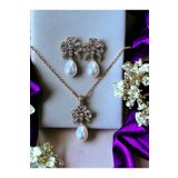 FAYRA ACCESSORIES Zirkon Taşlı Fiyonk Figür Mayorka İnci Kolye ve Mayorka İnci Küpe Seti