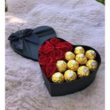 Ferrero Rocher Kalp Kutuda Ferrerro Rocher Çikolata Ve Güller