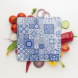 Feyza Design Mavi Çini Desenli Kare Cam Kesme Tahtası, Şık ve Dayanıklı Mutfak Gereci - Ahşap - Ceviz - Seçenek 1