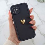 Fibaks Apple iPhone 11 Kılıf 3D Kalp Tasarımlı Siyah Desenli Yumuşak Kamera Korumalı Silikon Kapak - Siyah Kalp