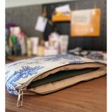 Fiorbag El Yapımı Toile De Jouy Desenli Tablet Çantası 11 Inç Gündelik Askısız Kadın El Çantası - 11inç - Mavi