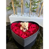 Flurose 7 Adet Solmayan Kadife Kırmızı Gül Ve Ayıcıklı Kurdeleli Kalplı Kutu