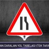 FM Trafik Tek Taraflı Sağdan Daralan Yol Tabelası