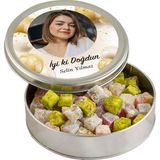 Fotoğraflı Doğum Günü Hediyesi Çifte Kavrulmuş Lokum (Metal Yuvarlak Kutu) 300g - Gold Balonlu
