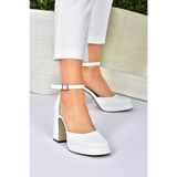 Fox Shoes M404100809 Beyaz Kalın Platform Topuklu Kadın Ayakkabı