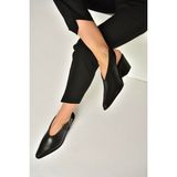 Fox Shoes Y654300203 Kadın Siyah Deri Alçak Topuklu Western Ayakkabı Düz Taban Tasarımıyla