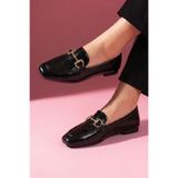 FUGA MODA Arven Siyah Kırışık Rugan Saraçlı Gold Tokalı Loafer Babet