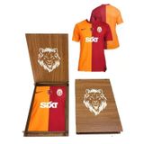 Galatasaray Lisansli 2023/2024 Parcali Cocuk Forma Ahsap Kutu Hediyeli
