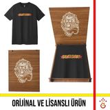 Galatasaray Lisanslı Yazılı Detaylı Siyah T-Shirt Aslan Ahşap Kutulu E261042