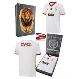 Galatasaray Orijinal Lisanslı 2024/25 5 Yıldızlı Beyaz Deplasman Taraftar Forma Spor Bileklik Set Hediyelik Ahşap Kutulu