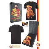 Galatasaray Orijinal Lisanslı Aslan Baskılı T-Shirt + Bileklik Set Hediyelik Ahşap Kutul