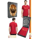 Galatasaray Orijinal Lisanslı Kırmızı Erkek T-Shirt Gs Aslan Baskılı Hediyelik Ahşap Kutulu - Çok Renkli - XL
