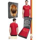 Galatasaray Orijinal Lisanslı Kırmızı Erkek T-Shirt Gs Aslan Baskılı Hediyelik Ahşap Kutulu