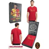 Galatasaray Orijinal Lisanslı Kırmızı Erkek T-Shirt Metin Oktay Baskılı Hediyelik Ahşap Kutulu - Standart