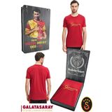 Galatasaray Orijinal Lisanslı Kırmızı Erkek T-Shirt Metin Oktay Baskılı Hediyelik Ahşap Kutulu