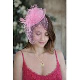 Gelin Fascinator Şapka, Beyaz Tüylü Birdcage Peçeli Saç Aksesuarı | Düğün İçin, Puantiyeli Tül Peçe, Tüy Detaylı, Kadın Saç Süsü, Beyaz/Krem Renk