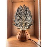 Genel 3D Dekoratif Modern Tasarımlı Masa Lambası, Doğanın Esintisi Örgü Desenli Abajur, Beyaz ve Bordo, 25x30x18 cm, Pembe Kaide, LED Aydınlatma