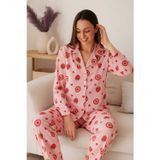 Genel Tedarik Kadın Pijama Takımı Boydan Düğmeli Raporlu Kumaş Milan Çilek Desenli