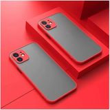 GGM GİYİM & AKSESUAR iPhone 11 ile Uyumlu Arka Kısmı Mat Şeffaf Yapıya Sahip Kenarları Silikon Tpu Malzemeden Üretilmiş Renkli Tuşlara Sahip Kamera Korumalı Transparan Kılıf (Kırmızı)