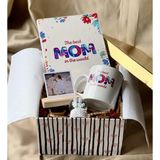 Gift Moda The Best Mom Tasarımlı Kupa Sert Kapaklı Defter Mini Melek Kar Küresi Ve Ahşap Fotoğraf Standı Anneler Günü Hediye Seti