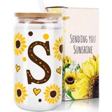 GiftGalaHub Hasır ve Kapaklı Ayçiçeği İlk Cam Bardak, 16 oz Kişiselleştirilmiş Buzlu Kahve Fincanı, Kadınlar için Monogramlı Hediyeler, Smoothie Kupaları - Anne, Kızı, Öğretmen, Arkadaşlar, S Harfi için Doğum