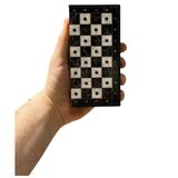 GiftHome Pocket Serisi Küçük Boy Metal Black Taş ve Mermer Desenli Kutulu Klasik Satranç Takımı (13,5 X 13,5 cm.)
