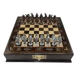 GiftHome Premium Orta Boy Metal OSMANLI & İNGİLİZ Satranç Takımı ve Sandıklı Masif Ahşap Satranç Tahtası (28x28x5,5 cm.