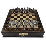 GiftHome Premium Orta Boy Metal TRUVA & SPARTA Satranç Takımı ve Sandıklı Masif Ahşap Satranç Tahtası (28x28x5,5 cm.)