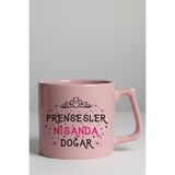 giftkonsept Prensesler Nisanda Doğar Baskılı Doğum Günü Özel Gün Hediyelik Pembe D Kulplu Kupa Bardak, QBPLK5993