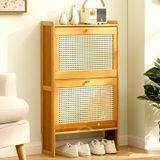 Giriş, Yatak Odası ve Oturma Odası için 3 Kapılı İnce Rattan Ayakkabı Rafı. Apartmanlar için Yerden Tasarruf Sağlayan Şık Ayakkabı Rafı (70 x 17 x 87 cm)