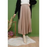 Giyim Odası Kadın Deri Görünümlü Piliseli Etek Sütlü Kahve Renk Uzun Lastikli Bel Tasarımı ile Şık