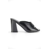 Gökhan Talay Kadın Arvessa Esnek Yumuşak Kaymaz Taban (8 Cm) Siyah Rugan Mat V Toka Kadın Kalın Topuklu Terlik Shoes