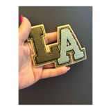 Gönülden Tasarım ÜTÜ İLE YAPIŞAN PUNCH İŞLEME L VE A HARFİ GRİ KAHVERENGİ ARMA APLİKE 12X10 CM