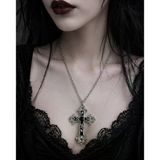 Gotik Siyah Detaylı Haç Kolye Gümüş Renk Zincir Unisex
