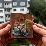 Guizzmo Helsinki El Yapımı Tasarım Deri Cüzdan, 6 Kart Gözlü, Nakit Para Bölmeli, El Dikiş Detaylı, Fotoğraf Makinesi Desenli