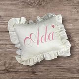 Guldesign Bebe Grubu Nakış Serisi Kişiye Özel Fırfırlı Yastık - 30 x 40 cm - Kırık Beyaz