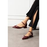 Güllü Shoes Bordo Rugan Bilekten Bağlamalı Altın Tokalı Sivri Burun Düşük Topuk Kadın Babet Ayakkabı