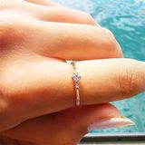 Gümüş Yüzük - 0.30 Karat Tria Pırlanta Montörü Swarovski Taşlı 925 Ayar Gümüş Evlilik Teklifi Yüzüğü