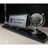Gündoğan Kristal Cam Masa Seti 28x6 cm Füme Renk İsimlik ve Kalem Hediye Seti - Gri