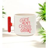 Güne Açan Çiçekler Gibiyiz Tasarımlı Kırmızı T Kulplu Seramik Baskılı Kupa Bardak 250 ml - 010 - Beyaz