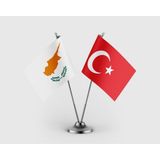 Güney Kıbrıs ve Türk Bayrağı Ikili Saten Masa Bayrağı Takımı
